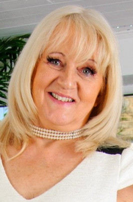 Katie Wish from MATURE.NL